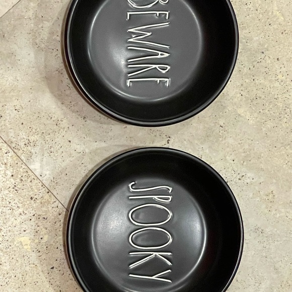 Rae Dunn Halloween 2pc BLACK tasting bowls set: SPOOKY & BEWARE Near Mint Cond - Picture 5 of 6